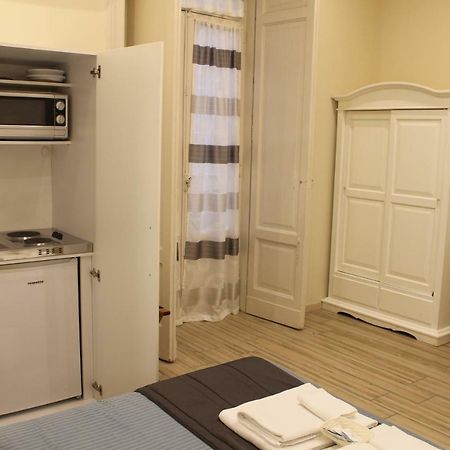 나폴리 Da Polly A Piazza Amedeo B&B 외부 사진