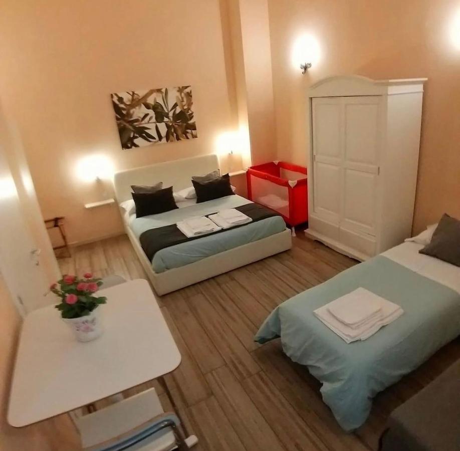 나폴리 Da Polly A Piazza Amedeo B&B 외부 사진