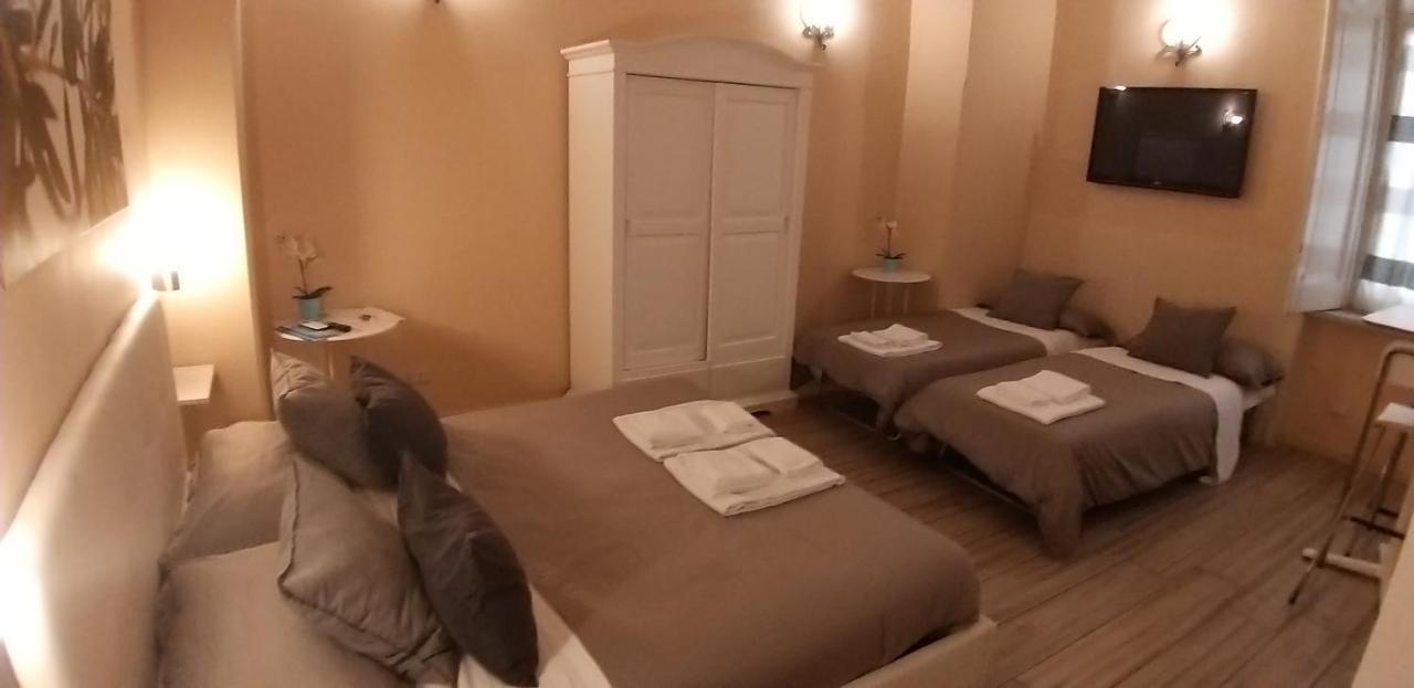 나폴리 Da Polly A Piazza Amedeo B&B 외부 사진
