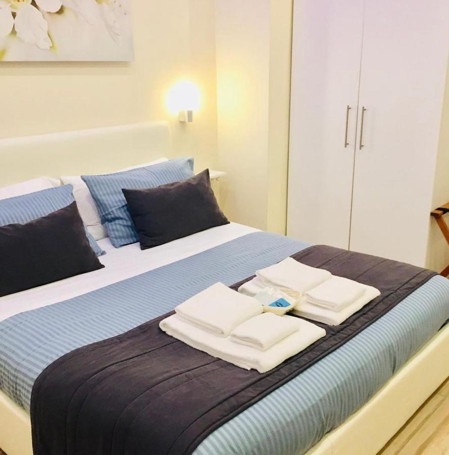 나폴리 Da Polly A Piazza Amedeo B&B 외부 사진