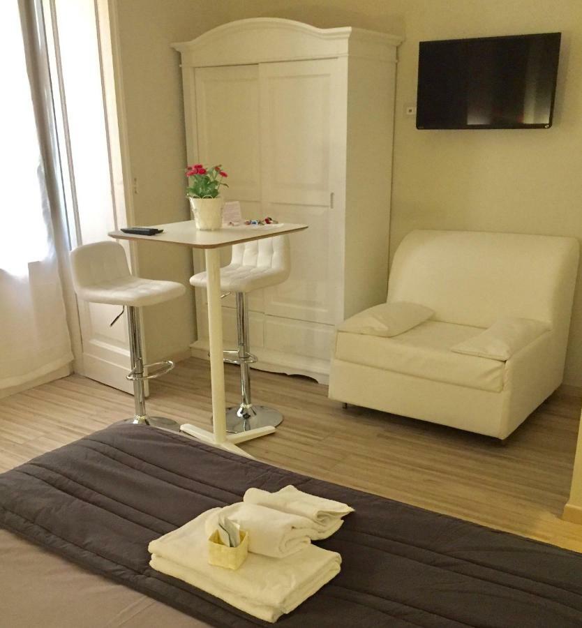 나폴리 Da Polly A Piazza Amedeo B&B 외부 사진