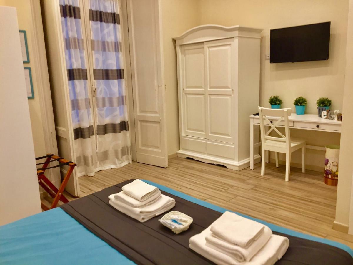 나폴리 Da Polly A Piazza Amedeo B&B 외부 사진