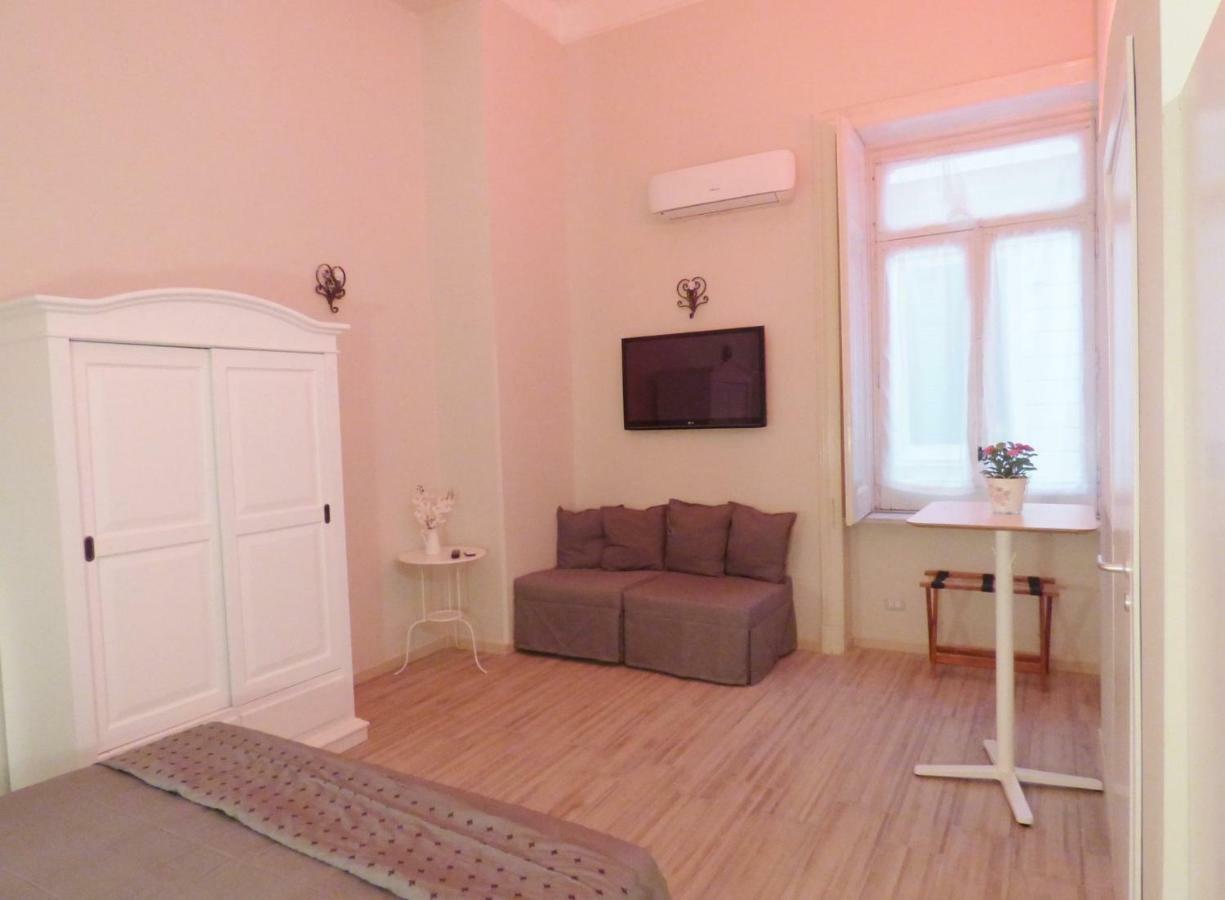 나폴리 Da Polly A Piazza Amedeo B&B 외부 사진
