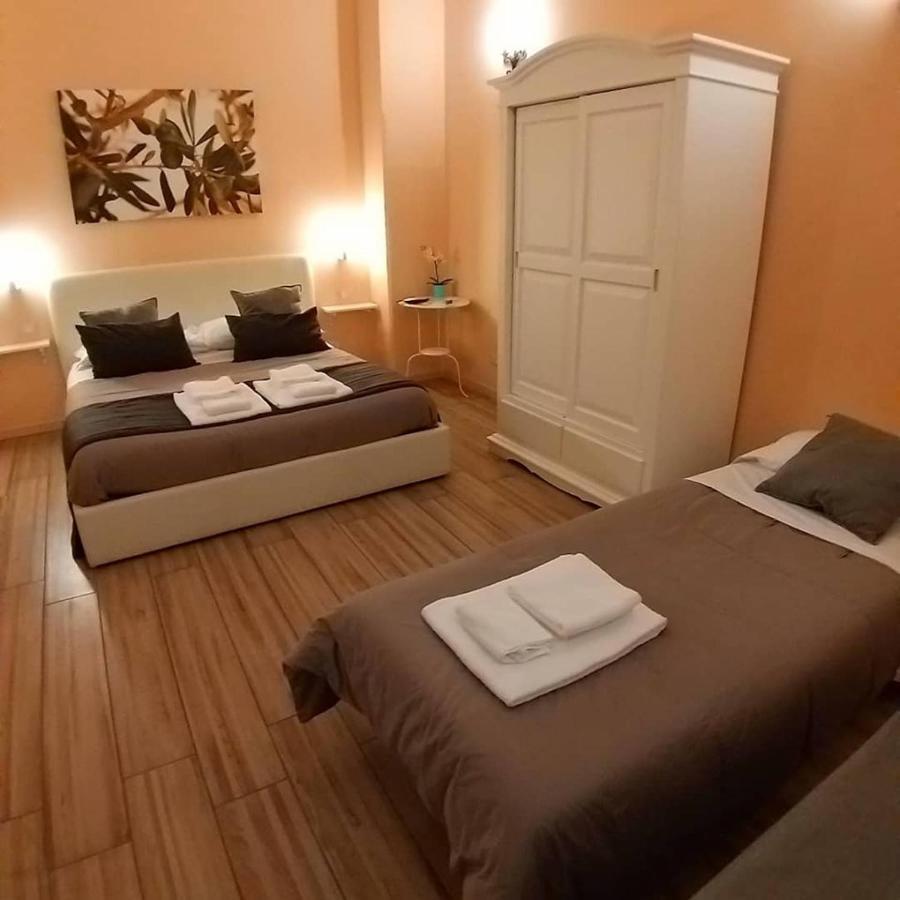 나폴리 Da Polly A Piazza Amedeo B&B 외부 사진